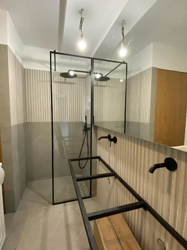 Zakład Szklarski Izmat Glass S.C.